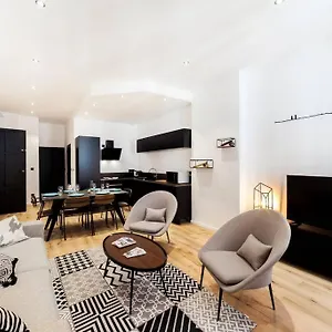 Charme Traditionnel Et Design Moderne En Plein Centre De , Lyon France